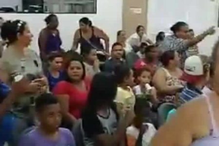 Após pressão moradores conseguem dialogar com vereadores