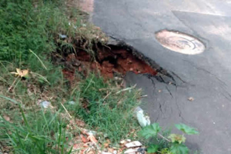 Morador reclama de buracos no Vila Inema