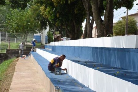 Campo do Jd. Adelaide recebe pintura e manutenção da Prefeitura