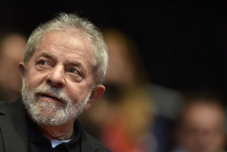 Lula tem até as 17h de amanhã pra se entregar