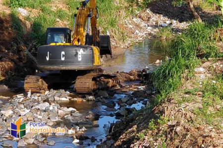 Prefeitura realiza manutenção no Ribeirão Jacuba, no Vila Inema