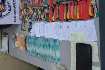 Dupla colombiana é flagrada com celular furtado, cartões e dinheiro em Hortolândia