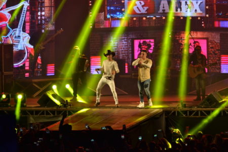 Prefeitura arrecada 7,5 t de alimentos no show de Pedro Paulo & Alex