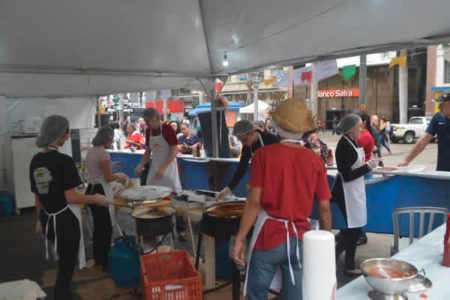 Estagiários da ACIC promovem ação social em benefício da Casa Maria de Nazaré