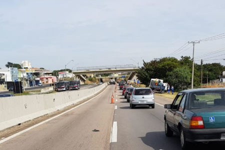Manutenção na SP 101 causa congestionamento na chegada a Hortolândia.