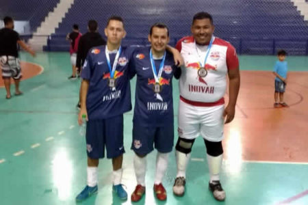 Treinador e atletas do Projeto Águia são campeões da Copa Horto Futsal
