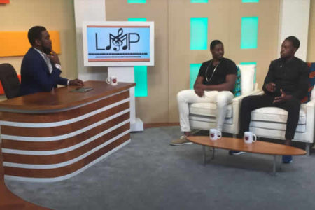 Rappers que moraram em Hortolândia dão entrevista na TV em Portugal.