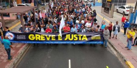 Servidores de Hortolândia realizam manifestação no centro da cidade