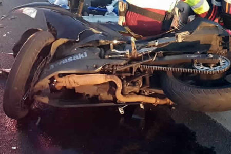 Policial Militar morre após colidir moto na traseira de caminhão, na Bandeirantes