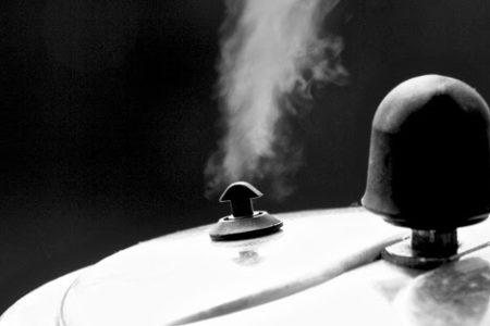 Panela de pressão explode e mulher fica ferida no Pq Orestes Ongaro