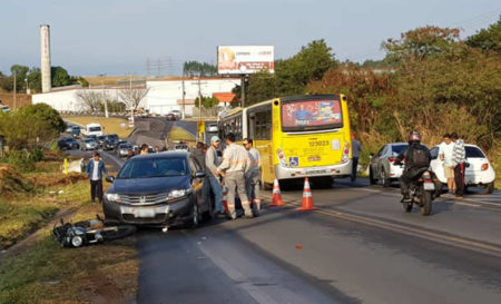 Acidente entre moto e carro deixa um ferido