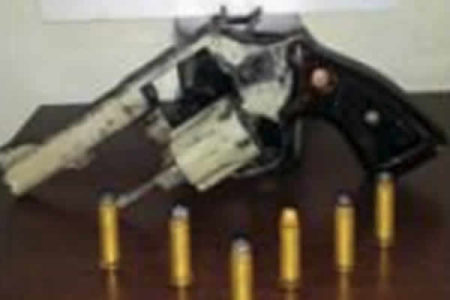 Homem é preso por porte ilegal de arma