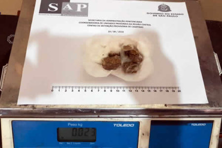 Mulher é detida com droga no absorvente