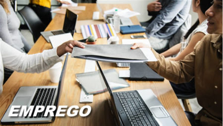 Vaga para motorista para transporte de passageiros