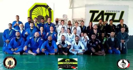 Atletas de jiu-jitsu se reunem em treinão no Jd Amanda