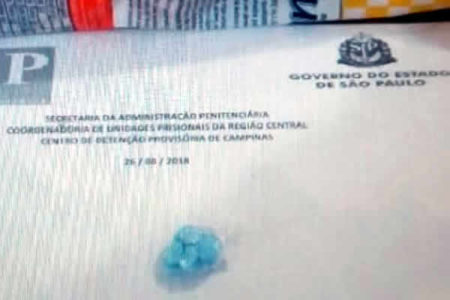 Agentes penitenciários encontram viagra em pacote de pão de forma