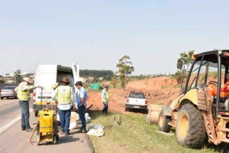 Alça de acesso da Ponte Estaiada à SP-101 começa a ser construída