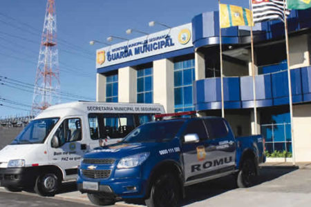 ROMU prende assaltante após invadir residência no Jardim Rosolem