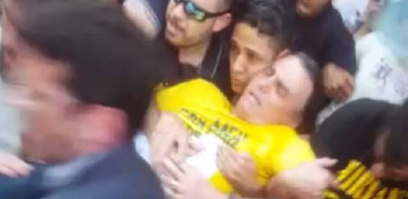 Bolsonaro é esfaqueado durante campanha em Juiz de Fora