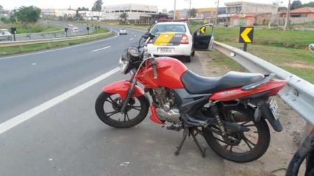 Motociclista e garupa ficam feridos após serem fechados na SP 101 em Hortolândia