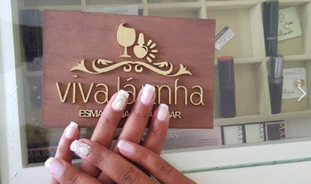 Esmalteria contrata Manicure