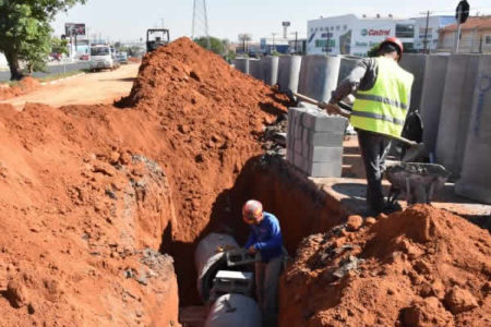 Novos bueiros vão evitar enxurrada na avenida da Emancipação
