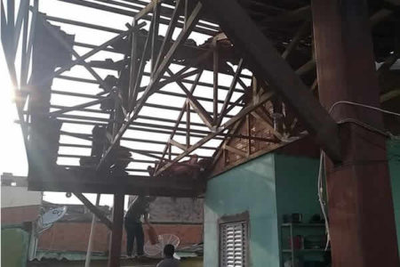 Tempestade deixa Jd. Boa Esperança sem energia e casas destelhadas