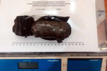 Mulher é detida tentando entrar com drogas no CDP de Campinas