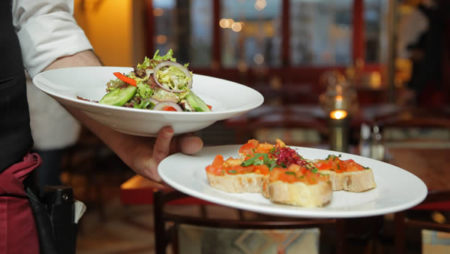 Oportunidade para garçom aprendiz