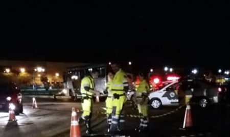 Motociclista morre após colisão no trevo da EMS