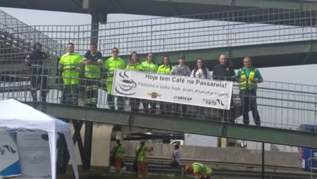 Rodovias do Tietê realizou ‘Café na Passarela’ na conscientização do uso na SP 101
