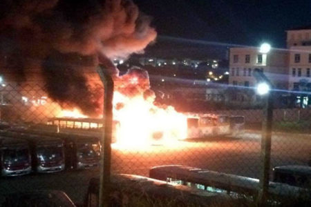 Incêndio atinge empresa de ônibus em Sumaré