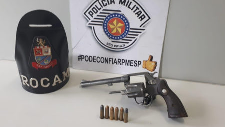 Rocam detêm dupla em motocicleta e apreende arma no Jardim Amanda
