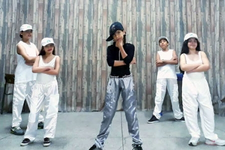 Garotinha de 9 anos, homenageia Hortolândia, cantando rap ao vivo no programa Mistura Livre