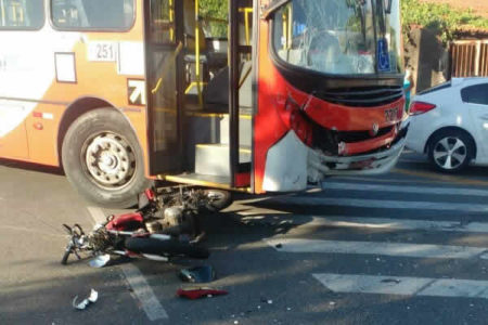Motociclista fica ferido ao ser atingido por ônibus em Campinas
