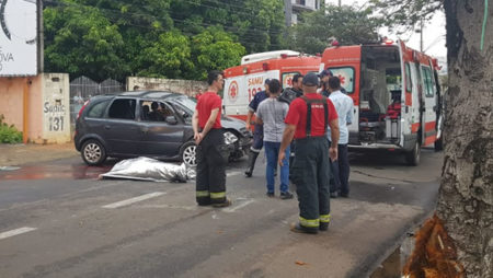 Motorista morre após colidir contra árvore em Hortolândia