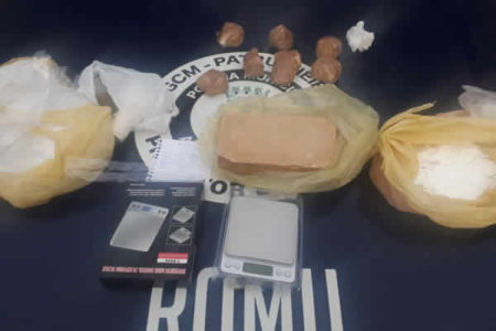 Romu de Arthur prende um com mais de 1 kg de drogas
