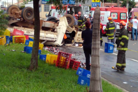 Grave acidente com caminhão na Olivio Francischine