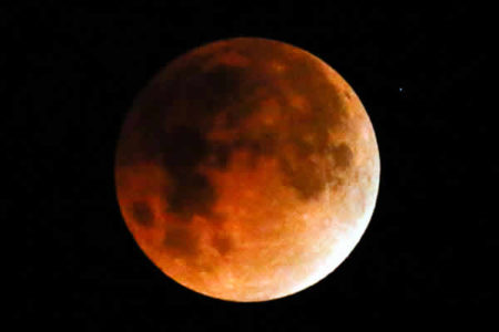 Hoje tem a última Superlua do ano