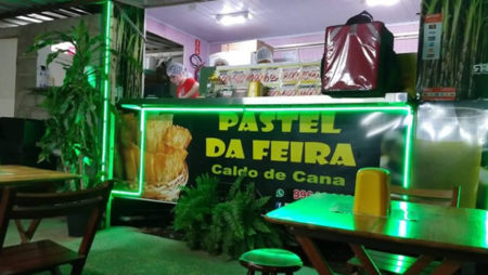 Que tal um delicioso Pastel com um gelado caldo de cana?
