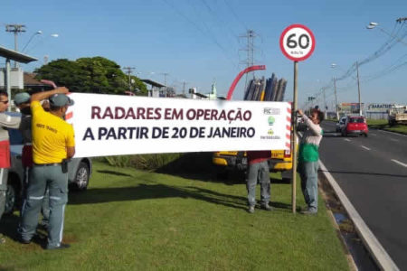 Faixas informando início do funcionamento de radares são colocadas em Hortolândia