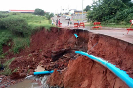 Chuvas abre grande cratera em Sumaré