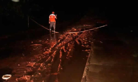 Rompimento de tubulação de água potável em Sumaré.