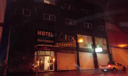 Risco de queda de vidros de Hotel interdita rua no Centro de Hortolândia