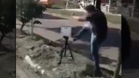 Vice-prefeito de Sumaré destrói radar móvel e publica video na internet