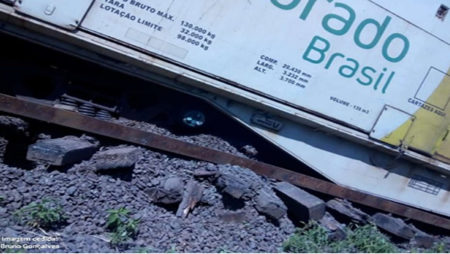 Trem descarrila próximo ao Jardim Santa Emília 