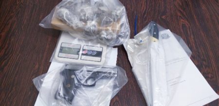 Polícia Civil  prende homem e apreende drogas e arma no Jardim Amanda