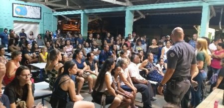 Direção e pais reúnem na Escola Yassuo Sasaki após mensagens na internet de suposto ataque