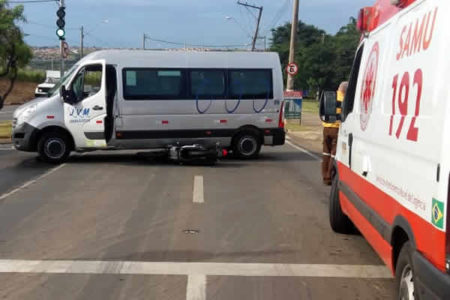 Motociclista fica ferido após colidir com Van na Avenida Santana