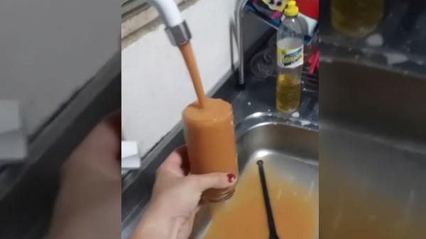 Moradores reclamam que estão recebendo água suja nas torneiras de casa, em Hortolândia